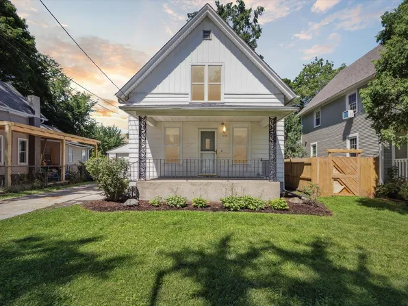 919 Fremont St, Belvidere, IL 61008