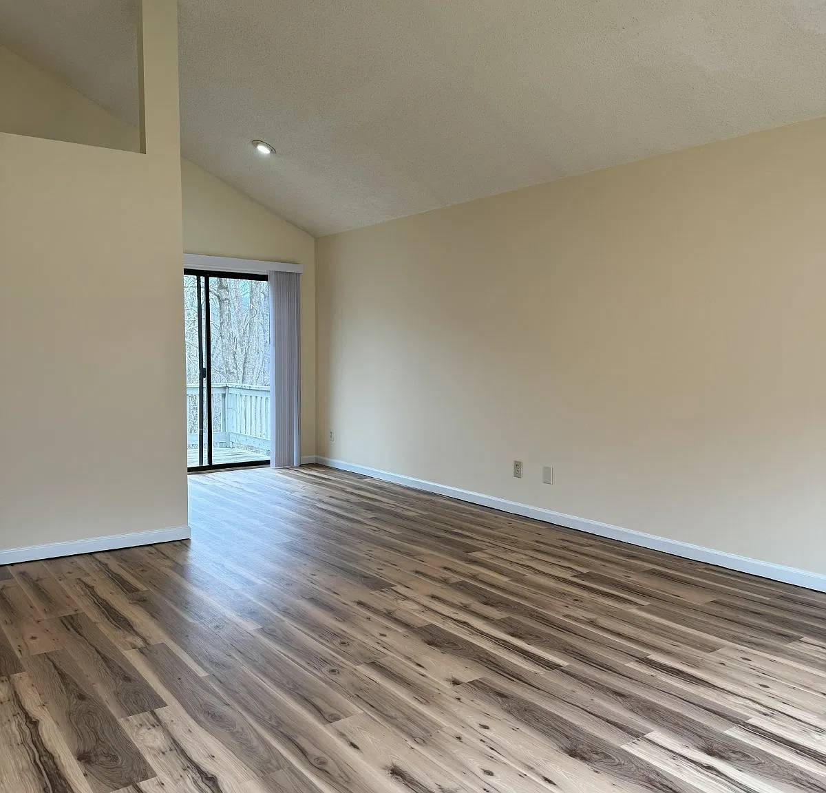 2 bed, 1.5 bath, 961 sqft, $1,150 — Photo 3