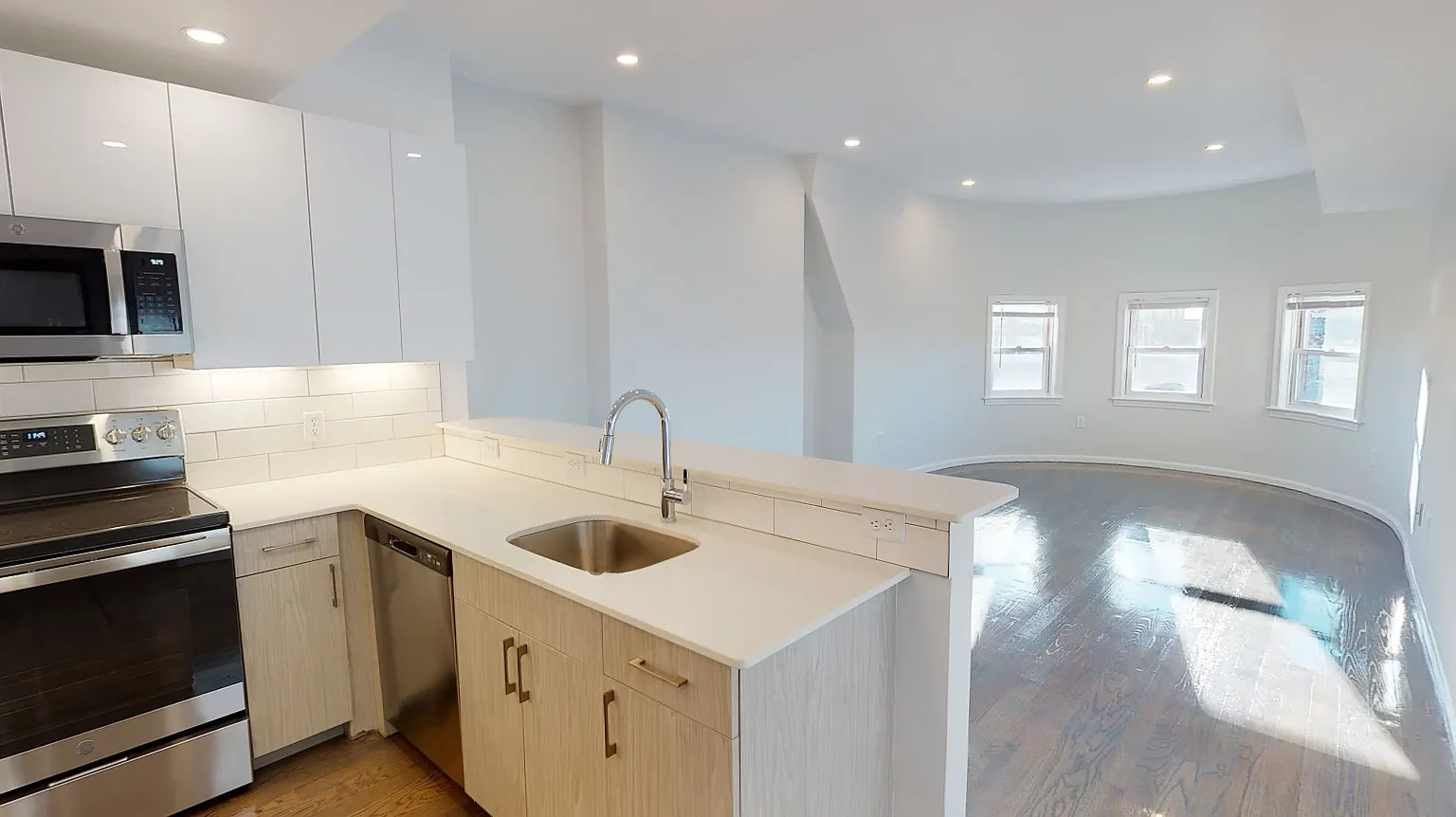 3 bed, 2250 sqft, $6,200 — Photo 1
