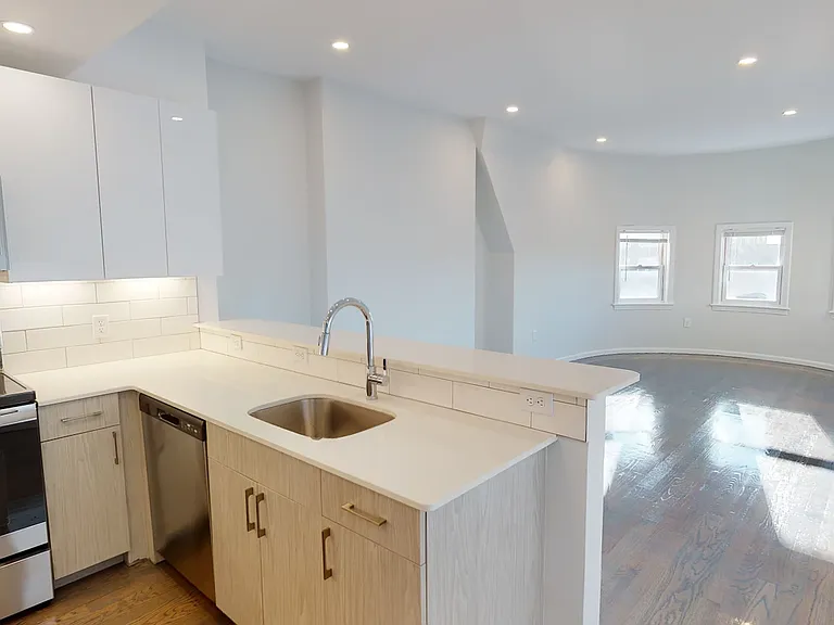 1408 Beacon St #4 — Photo 1