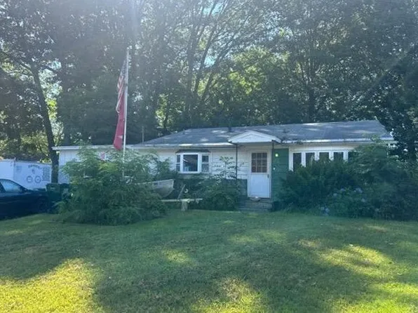 219 Park Ln, North Syracuse, NY 13212
