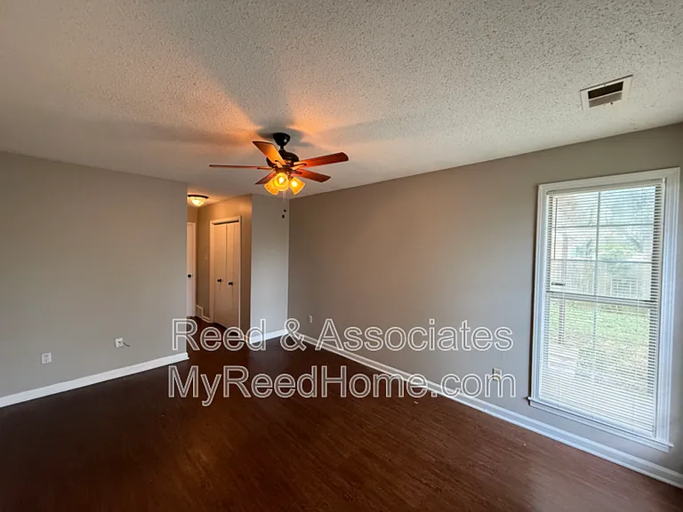 6913 Hillindale Dr — Photo 5