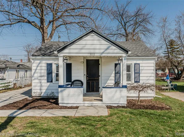 1111 Vermont Dr, Troy, MI 48083