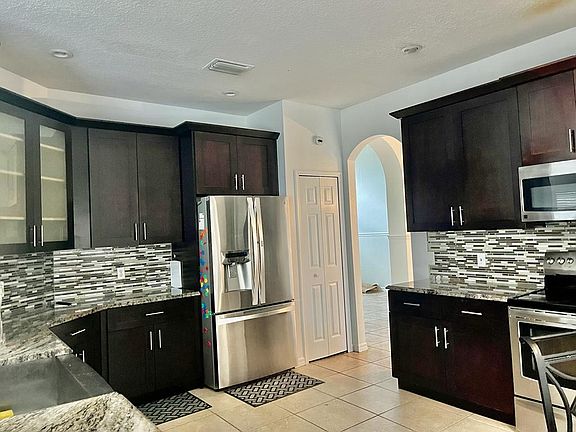 4th image of 2408 Huron Cir