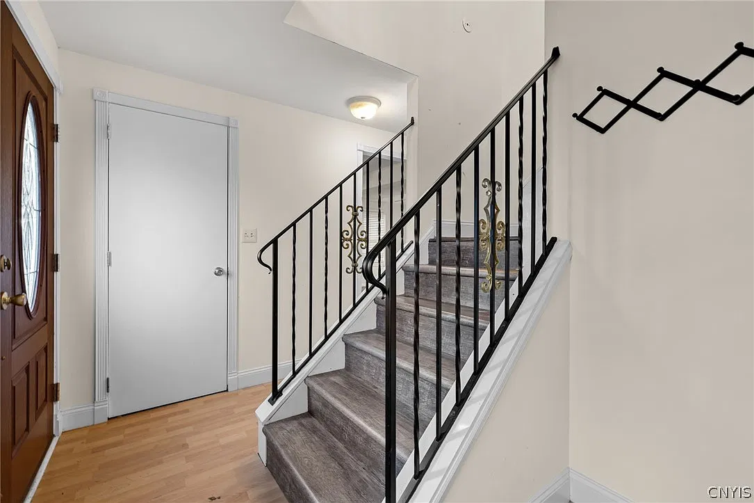 3 bed, 2.0 bath, 1664 sqft, $2,200 — Photo 3