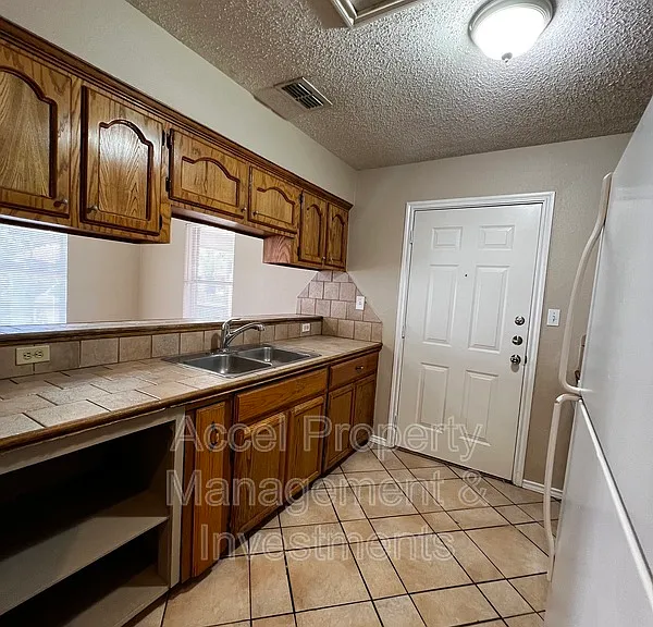 3808 Bluebird Ave — Photo 4