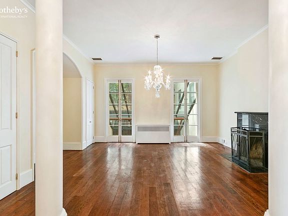 4th image of 406 E 50th St