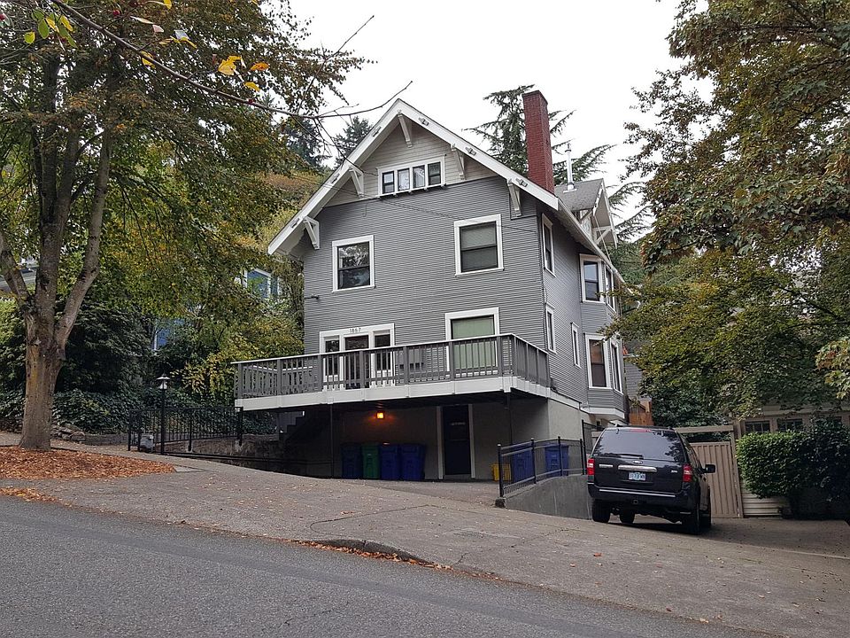 1 bedroom Apt (entire top floor) historic