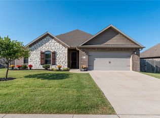 221 Cisterna Dr, Centerton, AR 72719