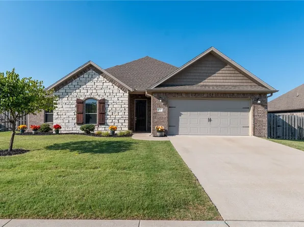 221 Cisterna Dr, Centerton, AR 72719