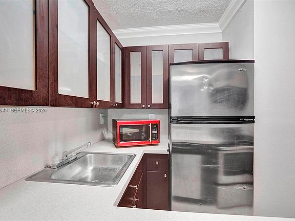 3rd image of 126 SW 17th Rd APT 601