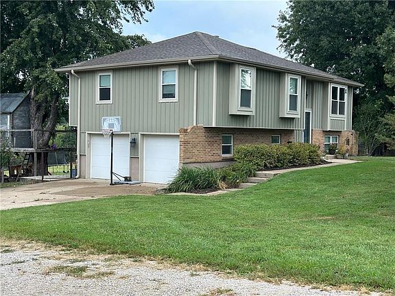4th image of 20212 Golden Rd