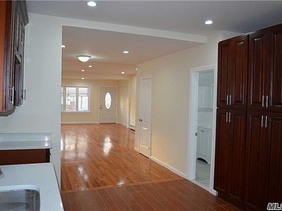 3rd image of 118 Ave 189 St