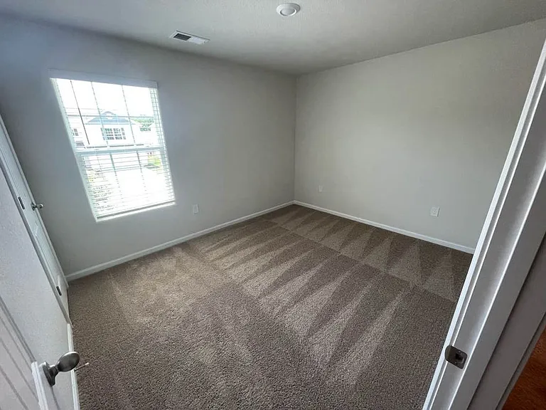 521 Hawley St — Photo 28