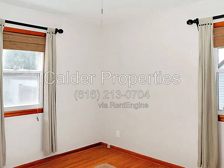 1317 Herrick Ave NE — Photo 10