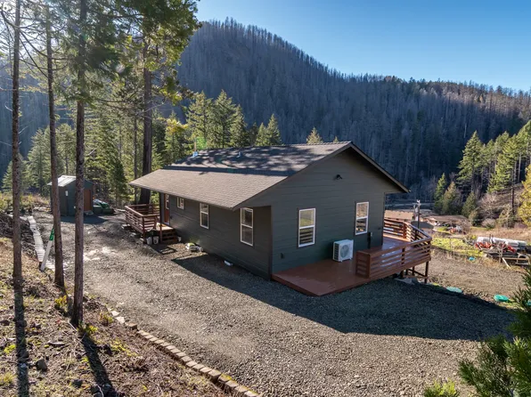 497 Evergreen Ln, Idleyld Park, OR 97447