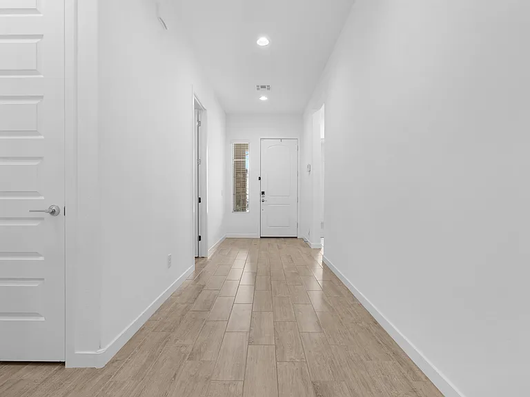 20132 W Catalina Dr — Photo 3