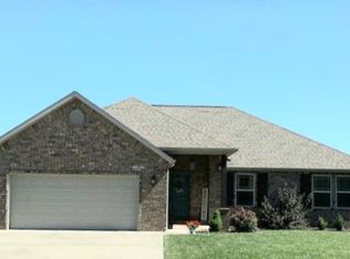 1107 N Rosedale Sq, Webb City, MO 64870