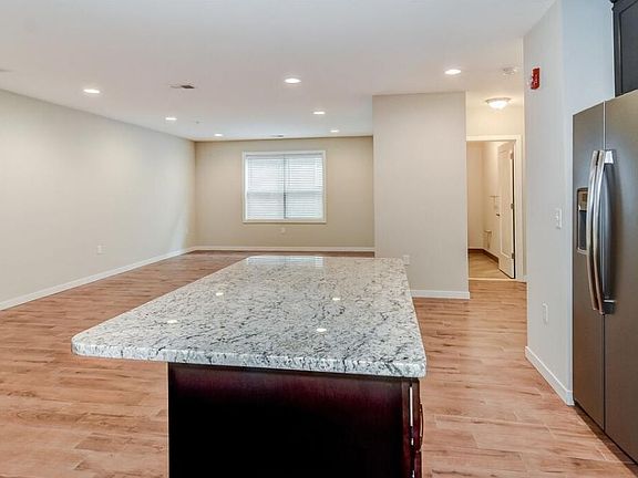 3rd image of 744 Westfield Ave #204