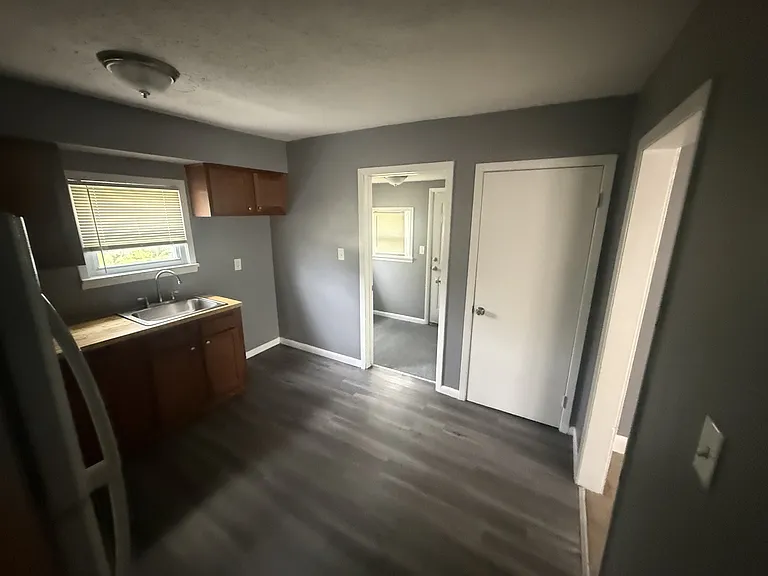 10409 Nelson Ave — Photo 3