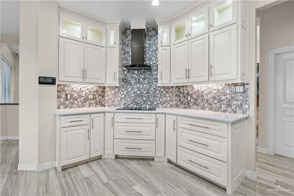 3 bed, 2.5 bath, 2335 sqft, $2,350 — Photo 3