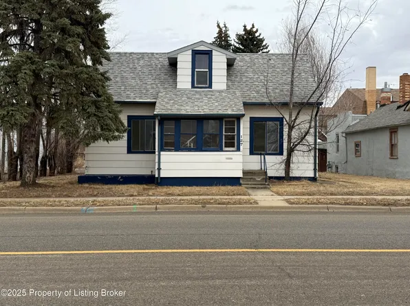 127 S Main Ave, Dickinson, ND 58601