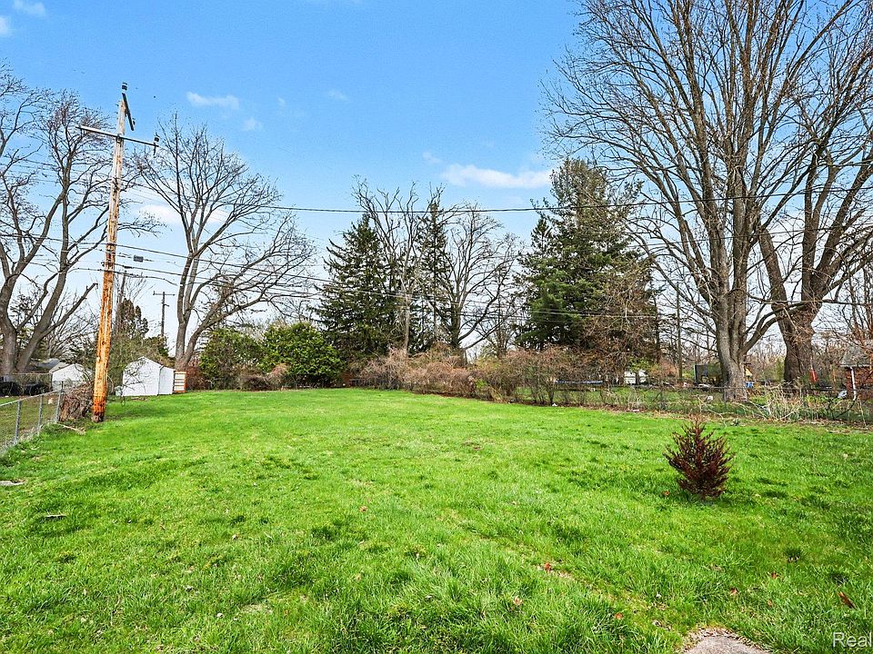 26932 W Six Mile Rd, photo 17