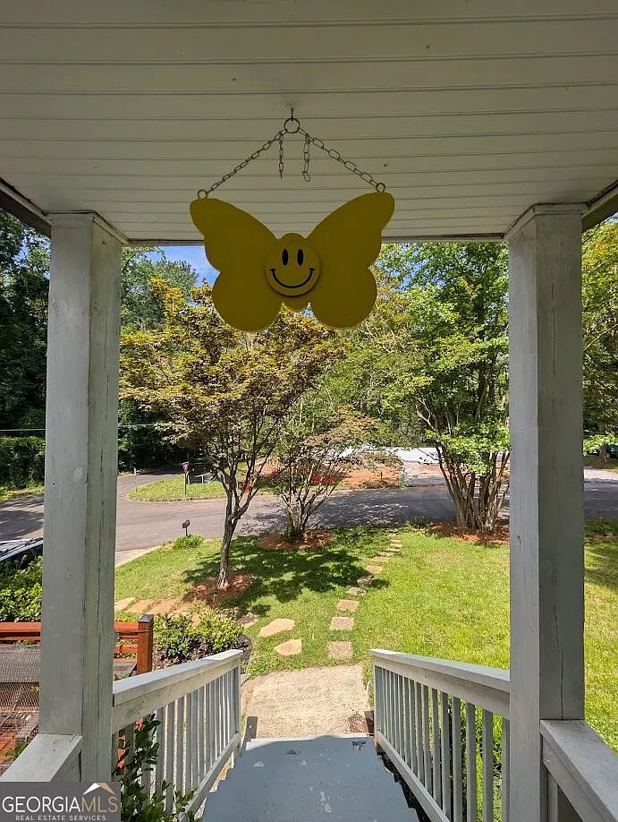 3 bed, 1.0 bath, 1316 sqft, $1,800 — Photo 2