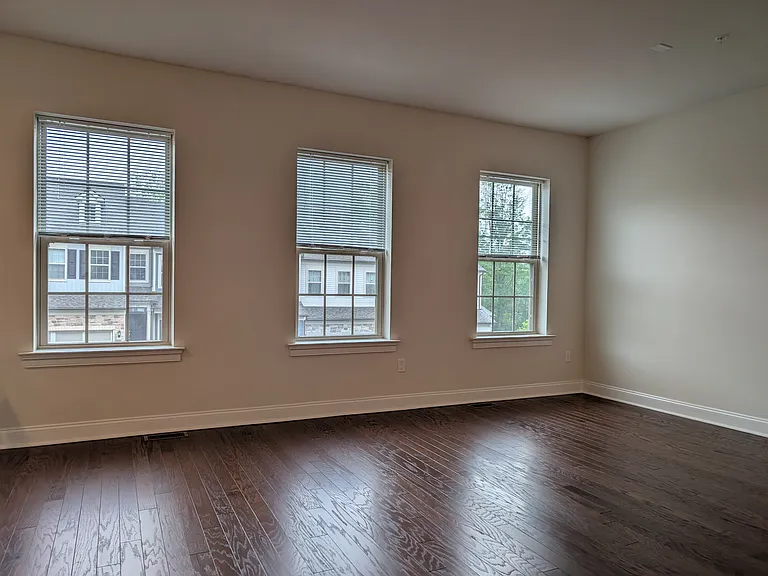 35 Dahlia Dr — Photo 3