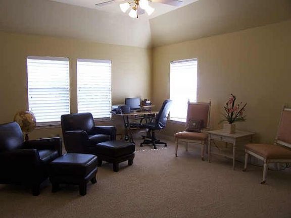 5th image of 908 Edgemeer Ln