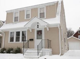 2418 N 70th St, Wauwatosa, WI 53213