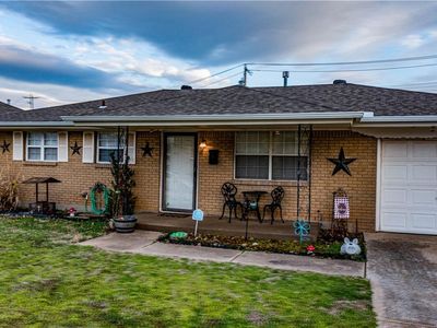 944 NW 6th St, Moore, OK, 73160