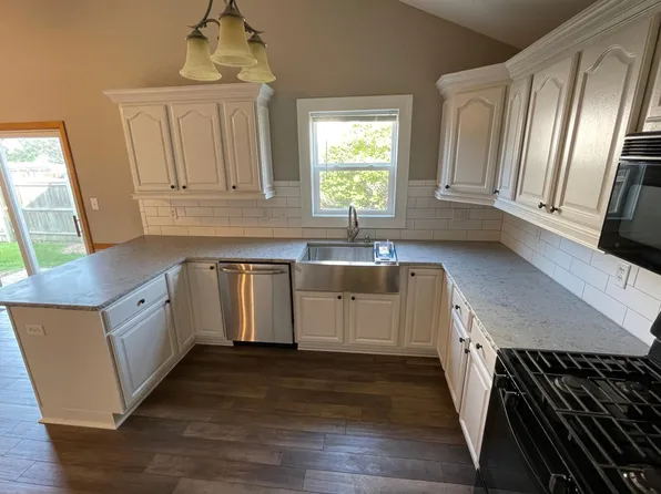 420 Conley Dr, Elburn, IL 60119