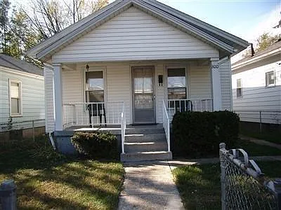 800 Catalpa Dr photo 1