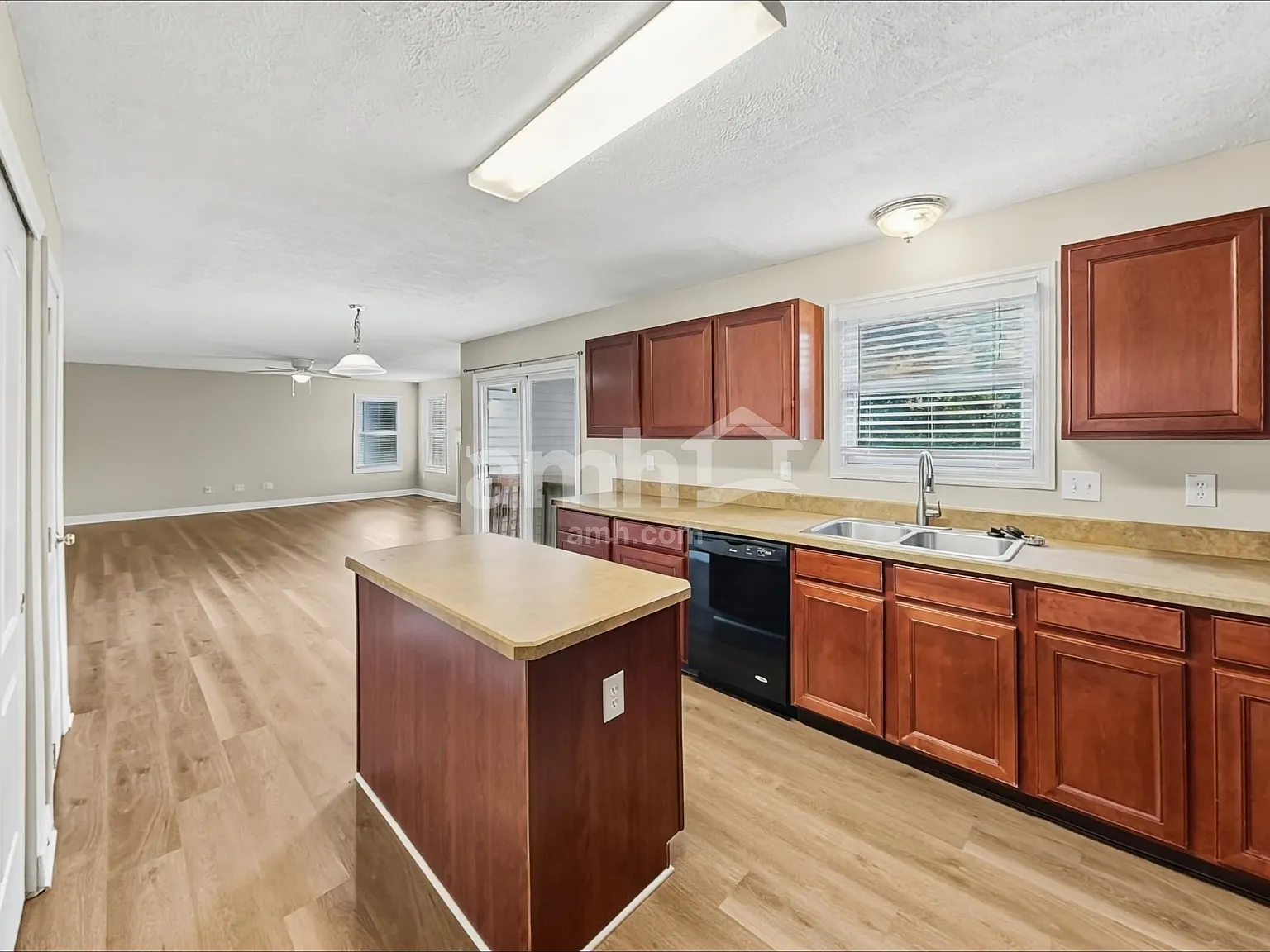4 bed, 2.5 bath, 2108 sqft, $2,695 — Photo 4