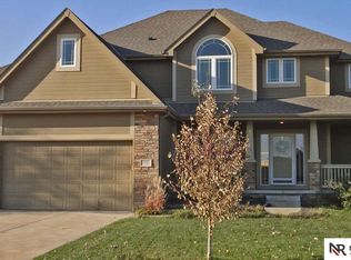7450 Castle St, Papillion, NE 68046