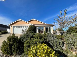 718 Spyglass Dr, Bandon, OR 97411