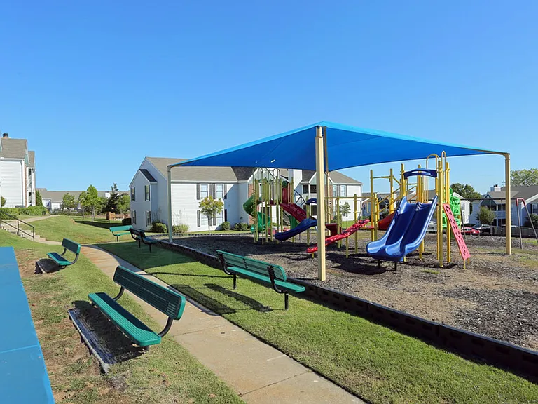 The Arden Overlook Apartments — Photo 13