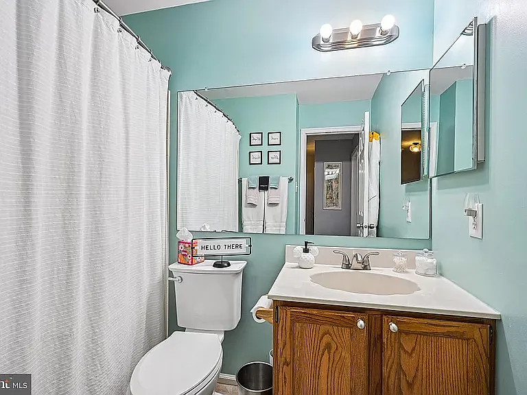 184 Victoria Ct — Photo 19