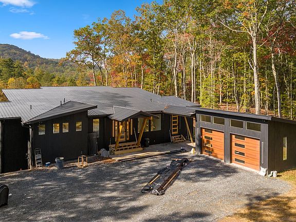 2nd image of 11 Park Glen Ln
