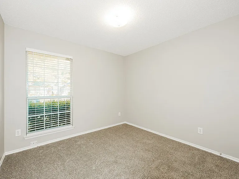 829 Clear Creek Dr — Photo 12