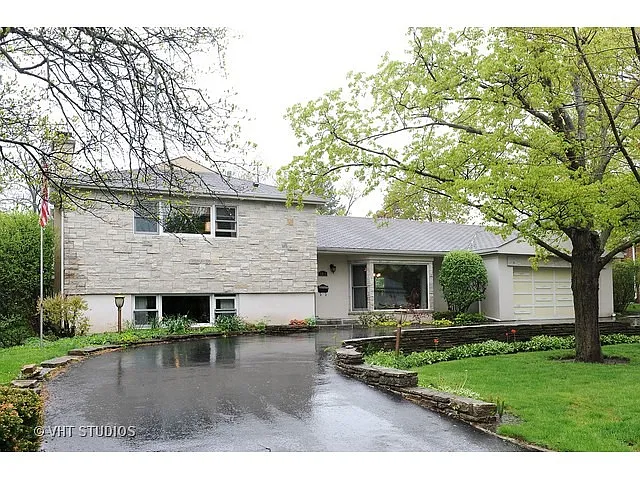 1211 Country Ln photo 1