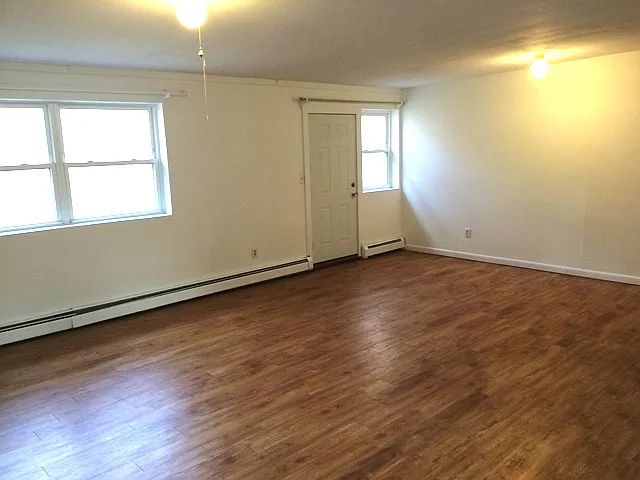 3 bed, 1700 sqft, $2,500 — Photo 3