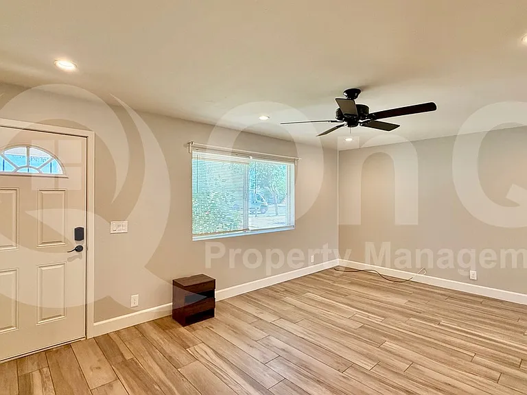 1228 W 5th St #1 — Photo 9