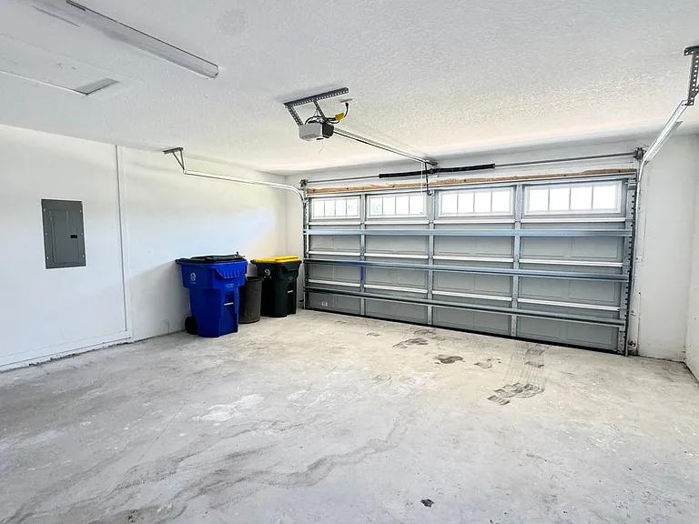 8833 Hampshire Dr — Photo 33