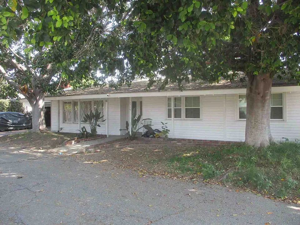 8759 Duarte Rd