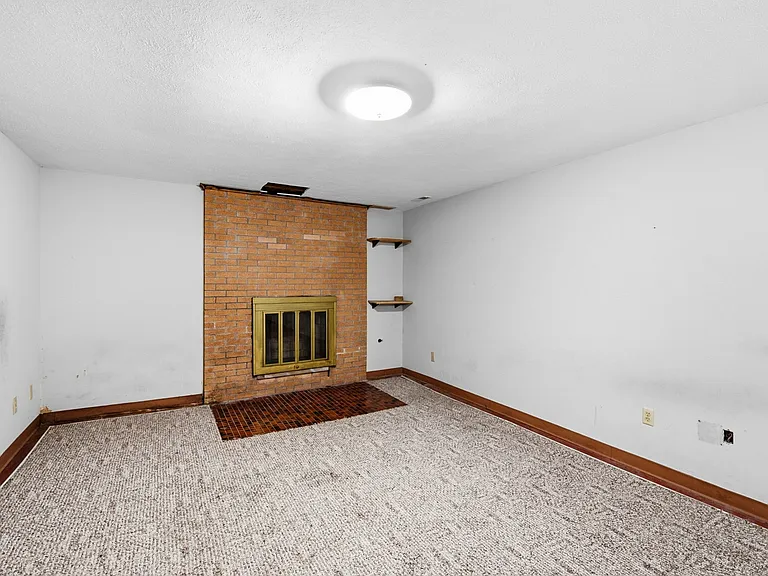 71 Forest Ave — Photo 46