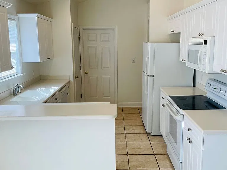 2031 Sunny Dale Dr — Photo 10