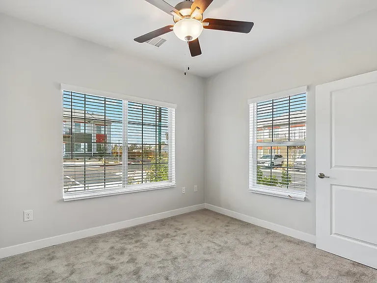 Sunland Flats — Photo 15