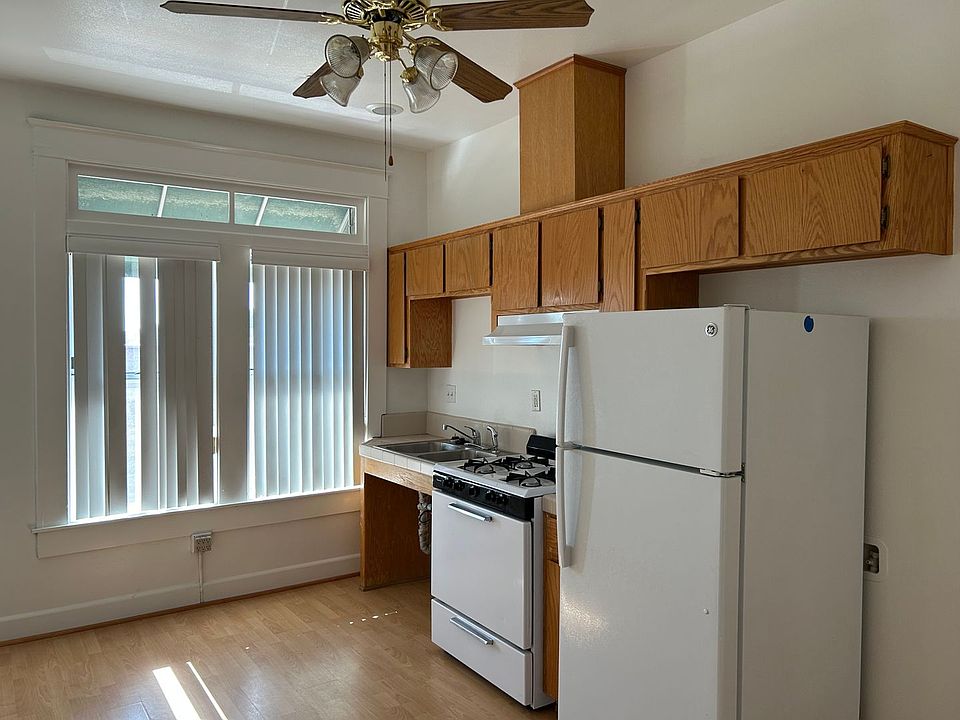 2nd image of 256 N Main St APT 1